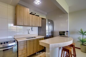 Private kitchen - Apt With River View and Balcony Pontal Bcl402 (Ilhéus)