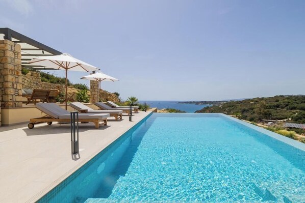 Pool - Superior Villa (Kefallonia)