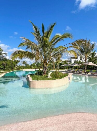 Family comfort - kitchen, living room, balcony and pool near the beach