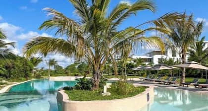 Family comfort - kitchen, living room, balcony and pool near the beach