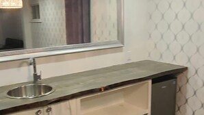 Living area - Dream Room Rentals (Niagara Falls)