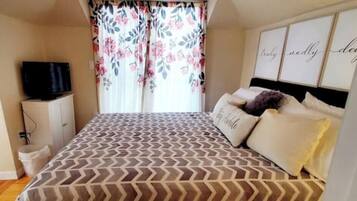 1 bedroom, iron/ironing board, internet, bed sheets