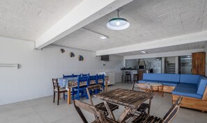 Basic Chalet | Dining