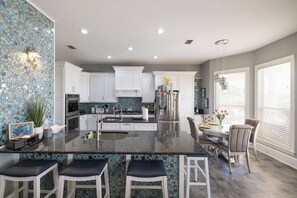 Private kitchen - Luxury home in gated golf course community , pool, hot tub, garage, (Panama City Beach)