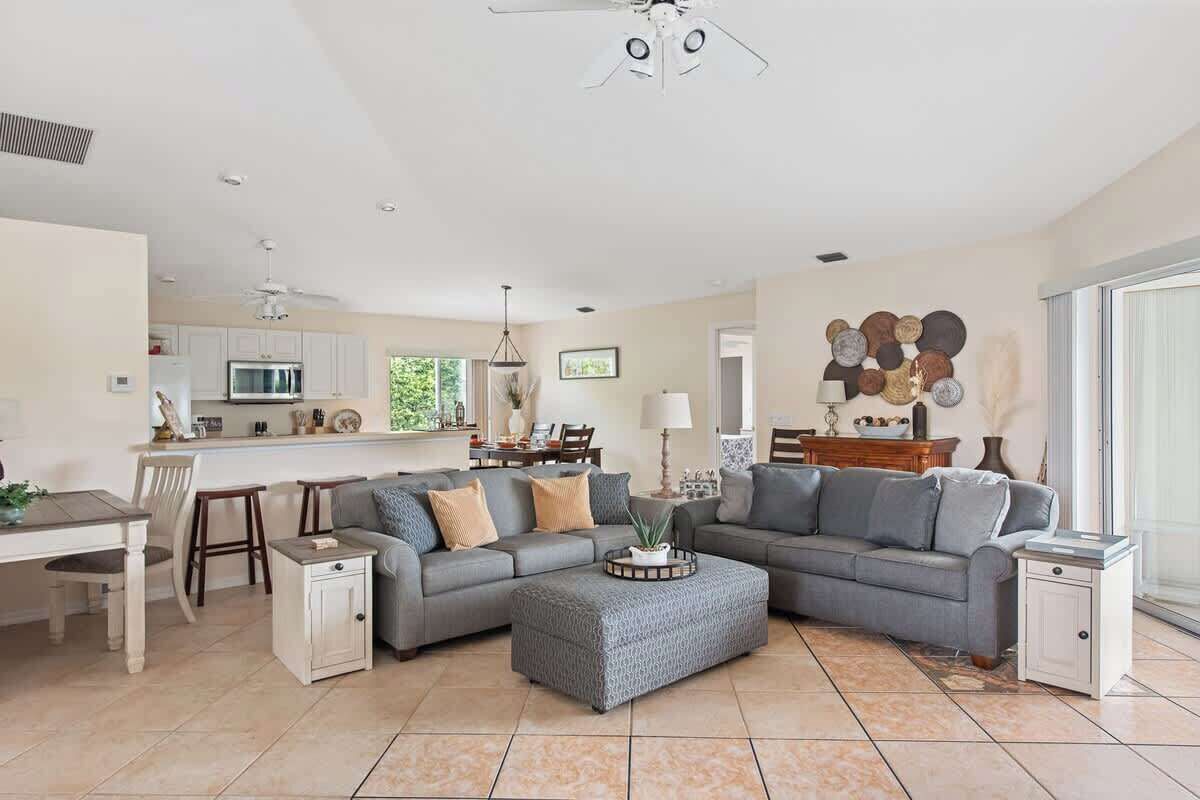 Televisión y oficina 