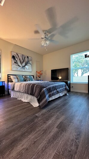 3 bedrooms, iron/ironing board, internet, bed sheets