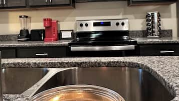Micro-ondas, fogão, cooktop, lava-louças