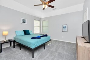 7 bedrooms, desk, iron/ironing board, travel cot