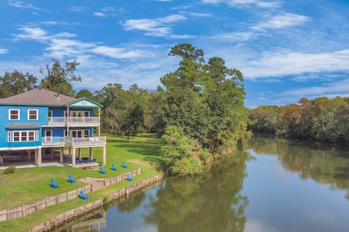 Kingwood Lakehouse Palace|King Bed|Pool Table