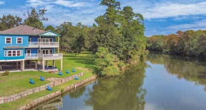 Kingwood Lakehouse Palace|King Bed|Pool Table
