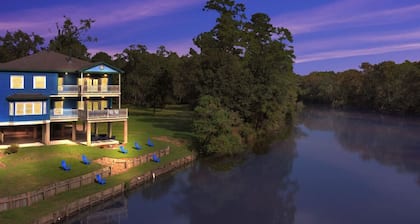Luxe 6BR Lakehouse w/ Fishing | Near IAH