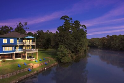 Luxe 6BR Lakehouse w/ Fishing | Near IAH
