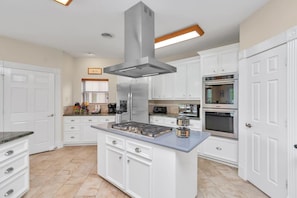 Unclassified image, 2 of 42, button