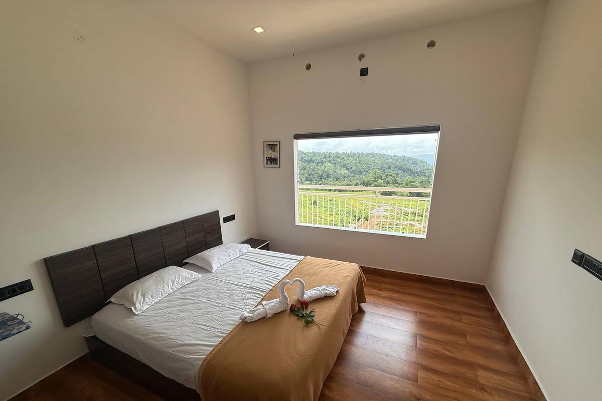 Premium Double Room | Desk, laptop workspace, free WiFi