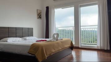 Desk, laptop workspace, free WiFi