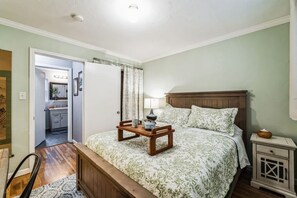 1 soverom, skrivebord, strykejern/-brett og wi-fi