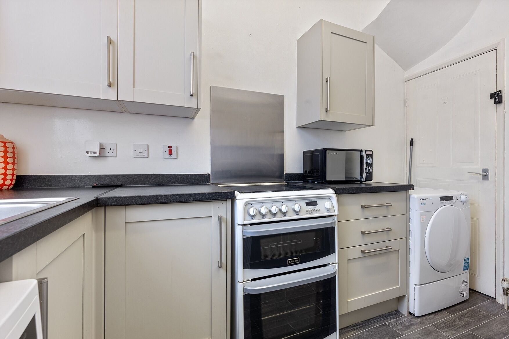 冰箱、微波炉、烤箱、炉灶