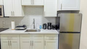 Microondas, horno, placa de cocina