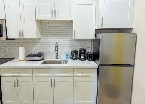 Stylish and modern 1-bedroom cottage in fantastic Williams Town