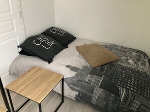 1 bedroom, iron/ironing board, WiFi, bed sheets - 3331515125151 (Évreux)