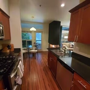 Microwave, oven, stovetop, dishwasher - Quiet 2 bedroom condo in gated condos with patio and reserved covered parking (Austin)