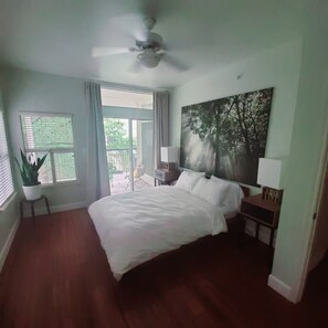 2 bedrooms, iron/ironing board, WiFi, bed sheets - Quiet 2 bedroom condo in gated condos with patio and reserved covered parking (Austin)