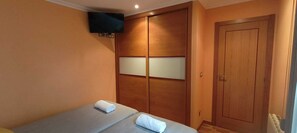 2 間睡房、熨斗/熨衫板、Wi-Fi、床單