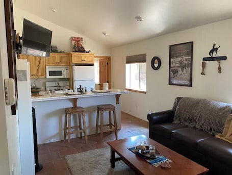 Smart TV. Cute, barn studio at Rancho De Amor.