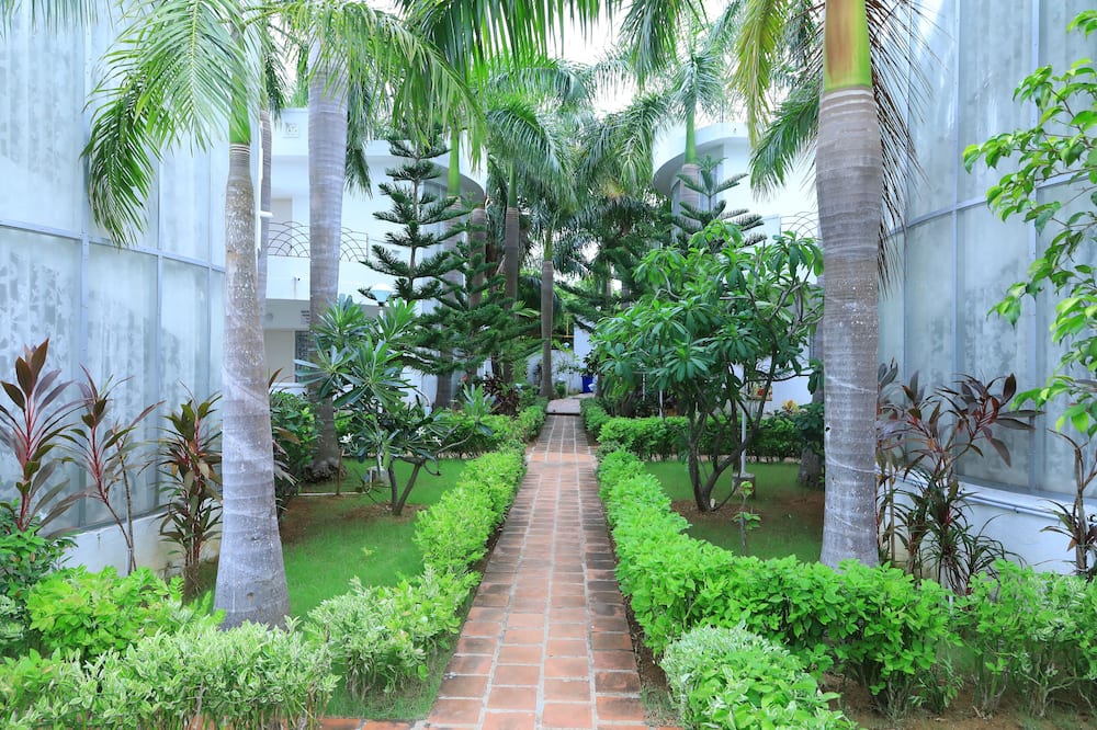 Anton White Villas Resort