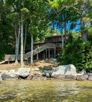 Exterior - Temple’s Sunset Harbor (Newbury)