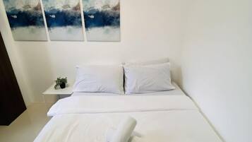 Iron/ironing board, bed sheets, wheelchair access