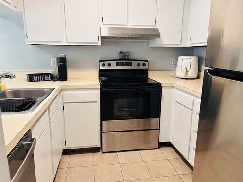 FAMILY/PET FRIENDLY, SPACIOUS AND QUIET HOME