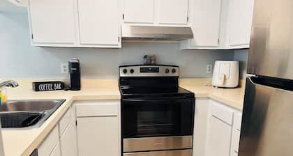 FAMILY/PET FRIENDLY, SPACIOUS AND QUIET HOME