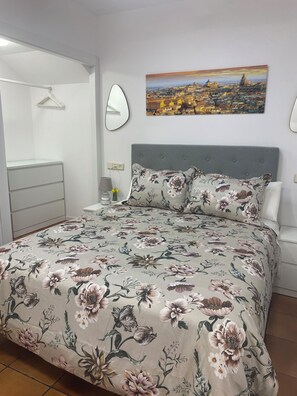 Iron/ironing board, internet, bed sheets