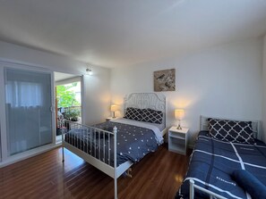 3 bedrooms, iron/ironing board, internet, bed sheets - Simple 3B1B with Laundry, Parking and Yard - 3604 (Castro Valley)