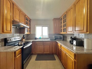 Private kitchen - Simple 3B1B with Laundry, Parking and Yard - 3604 (Castro Valley)