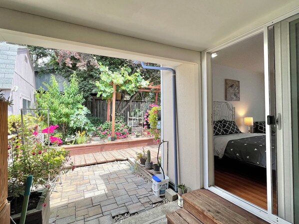 3 bedrooms, iron/ironing board, internet, bed sheets - Simple 3B1B with Laundry, Parking and Yard - 3604 (Castro Valley)