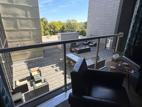 Loft 309- Charming Jr 1 BR Condo