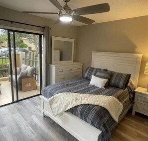 3 多间卧室、熨斗/熨衣板、上网接入、床单