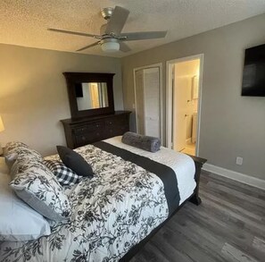 3 bedrooms, iron/ironing board, Internet, bed sheets