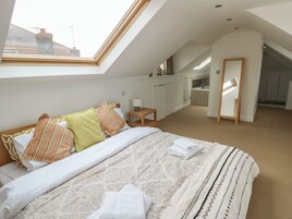 5 bedrooms, individually decorated, individually furnished, free WiFi