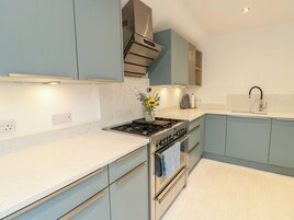 Dishwasher, cookware/dishes/utensils