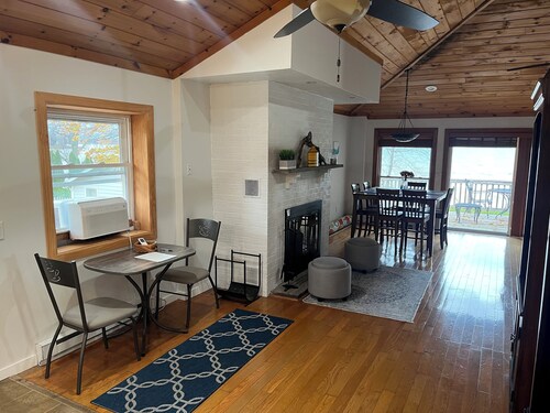 Tranquility Lake House: beautiful location on the water with lake access