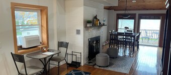 Tranquility Lake House: beautiful location on the water with lake access