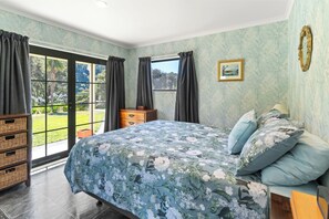 2 chambres, fer et planche à repasser, draps fournis