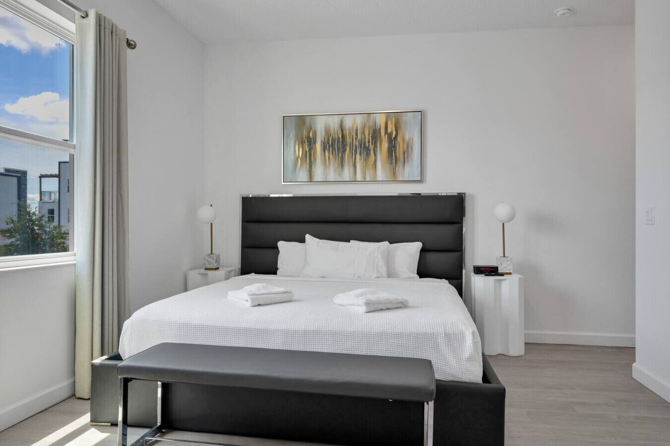 4 habitaciones, escritorio, tabla de planchar con plancha y wifi gratis 