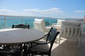 Outdoor dining - Lovely 2-bedroom apartment in Santo Domingo (Santo Domingo)