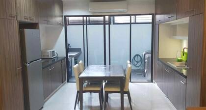 3 BR, 3.5 BA Townhouse. Fully furnished w/ parking