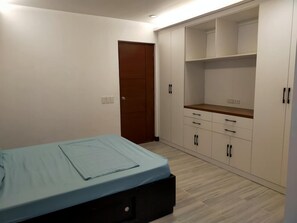 3 室のベッドルーム、アイロン / アイロン台、WiFi、ベッドシーツ