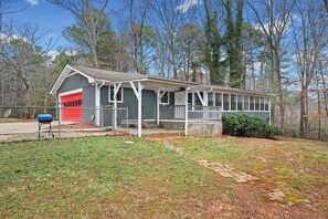 Exterior - Secluded PoolHouse Estate (College Park)